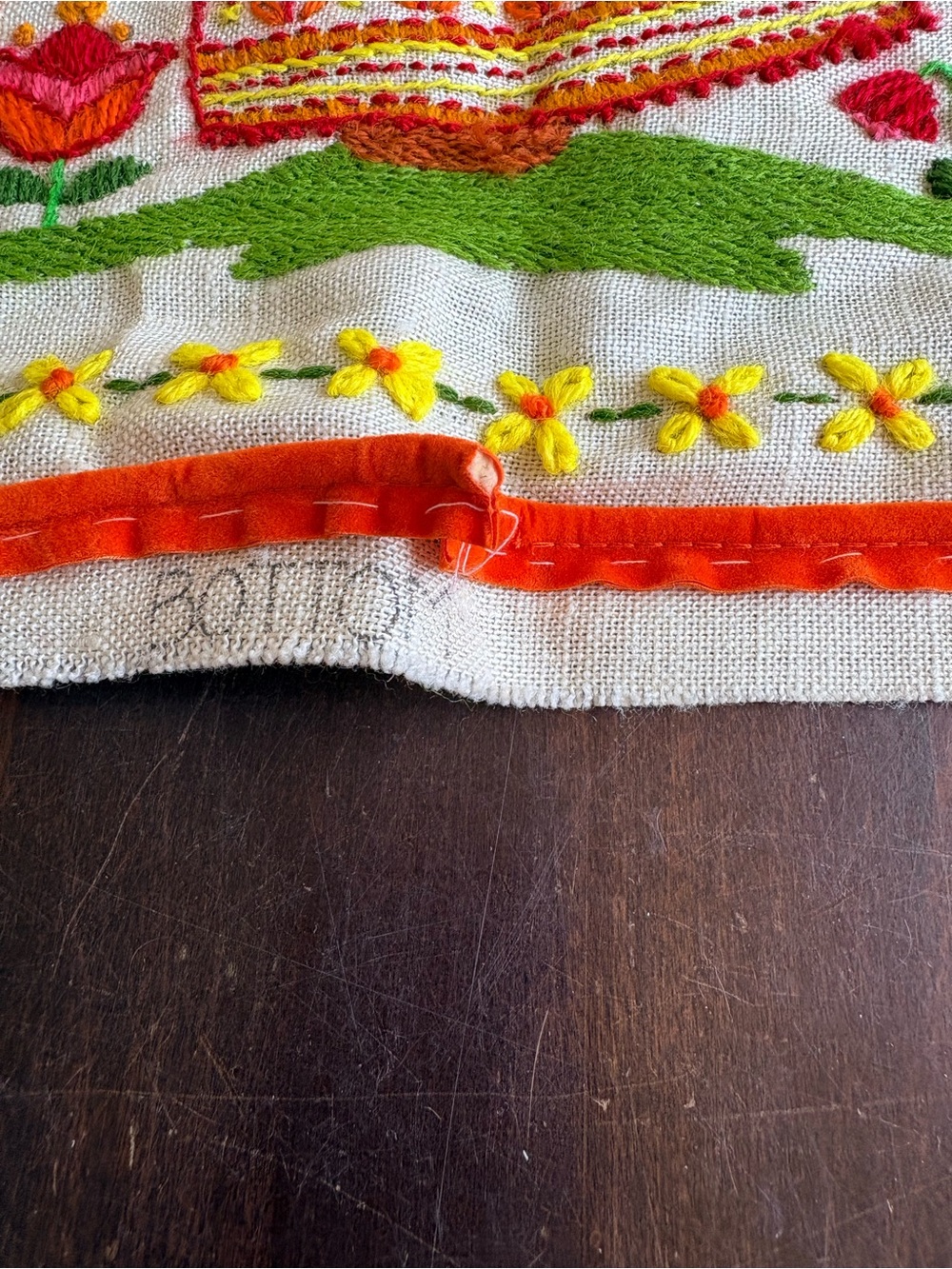 Crewel Sunbonnet Girl Floral Linen Square - Picture 4 of 5